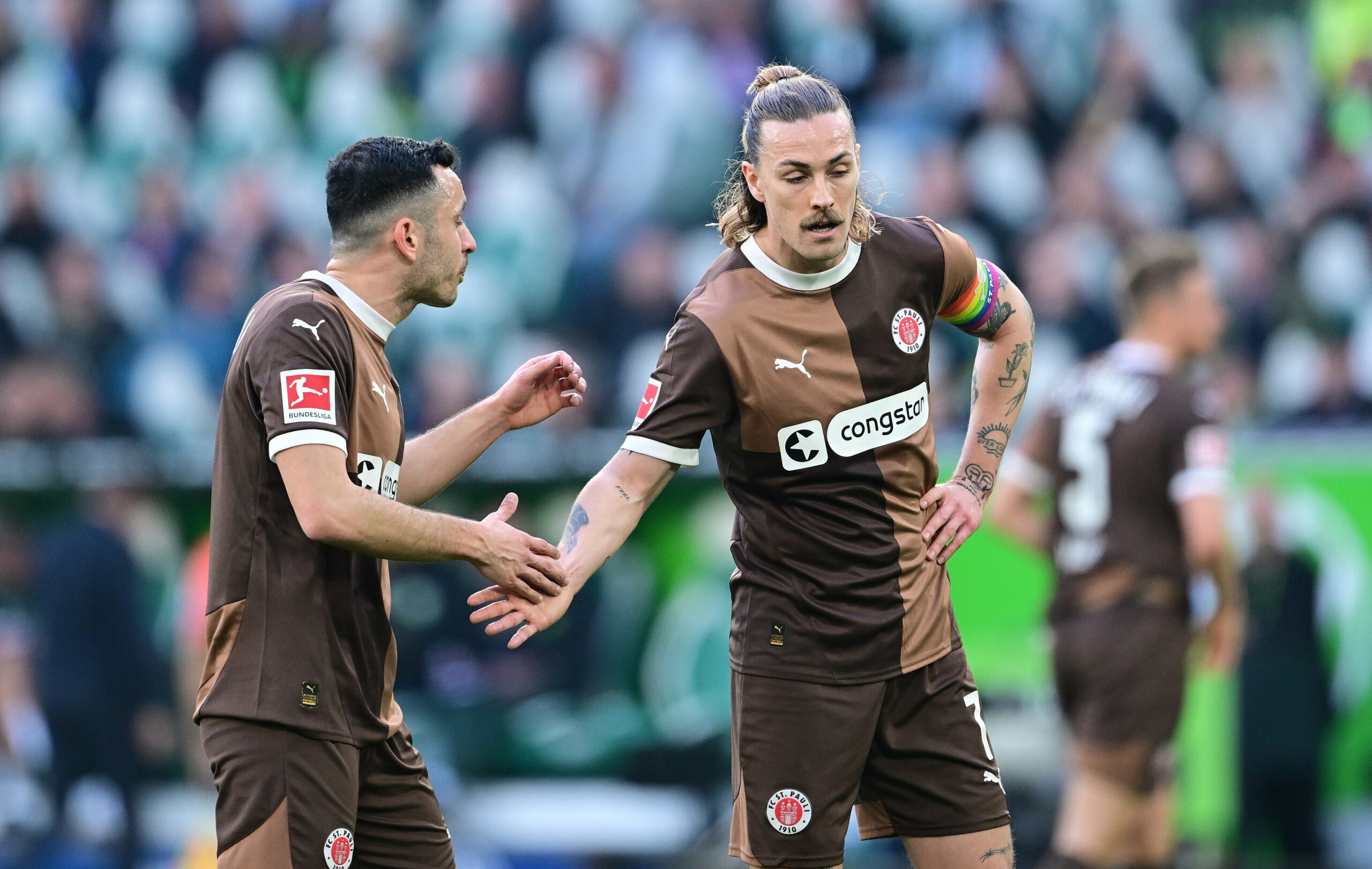 Manolis Saliakas mit Jackson Irvine