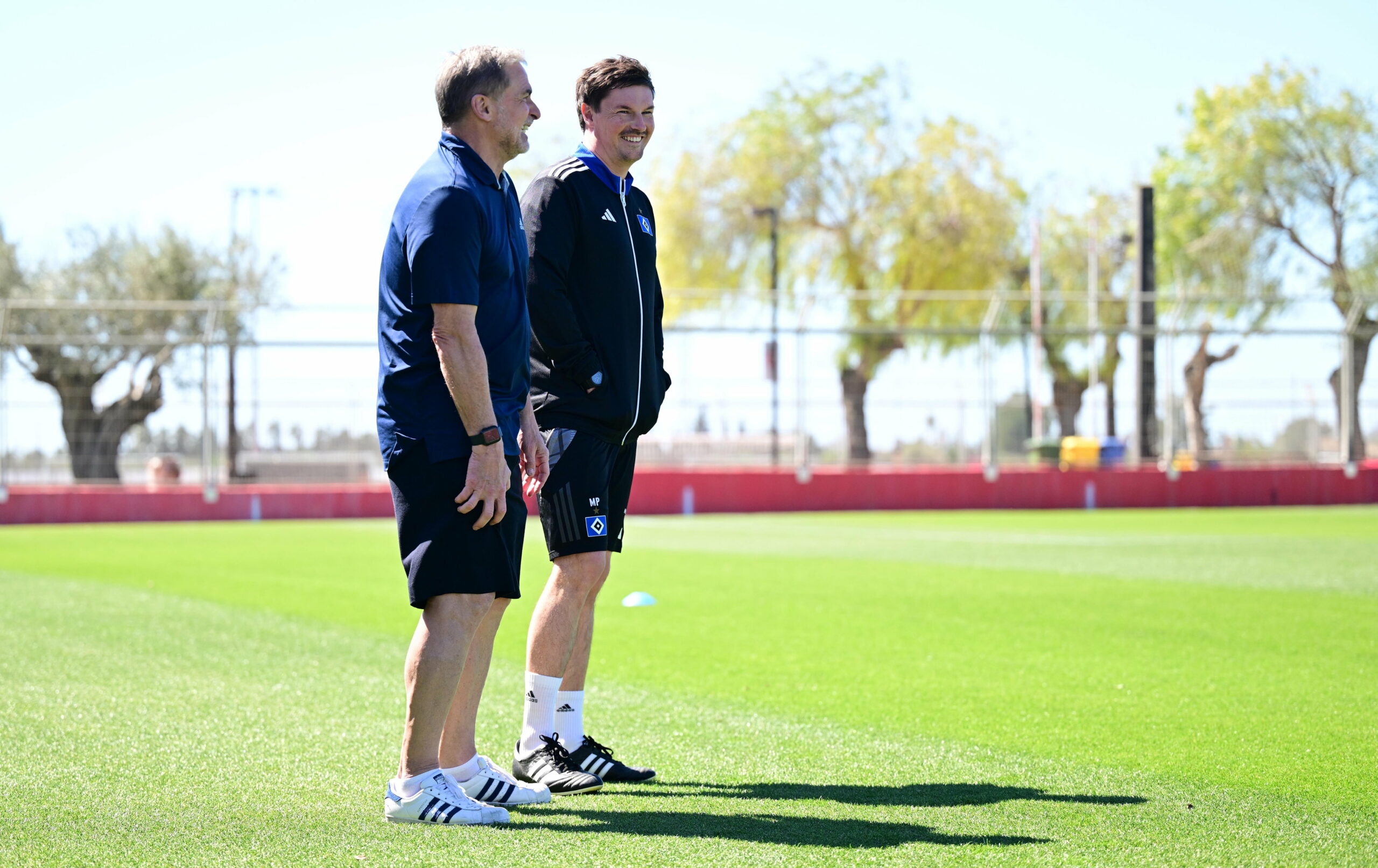 Bereits Anfang April waren Stefan Kuntz und Trainer Merlin Polzin mit dem HSV auf Mallorca. Diesmal wird der Trip stressiger und heißer.