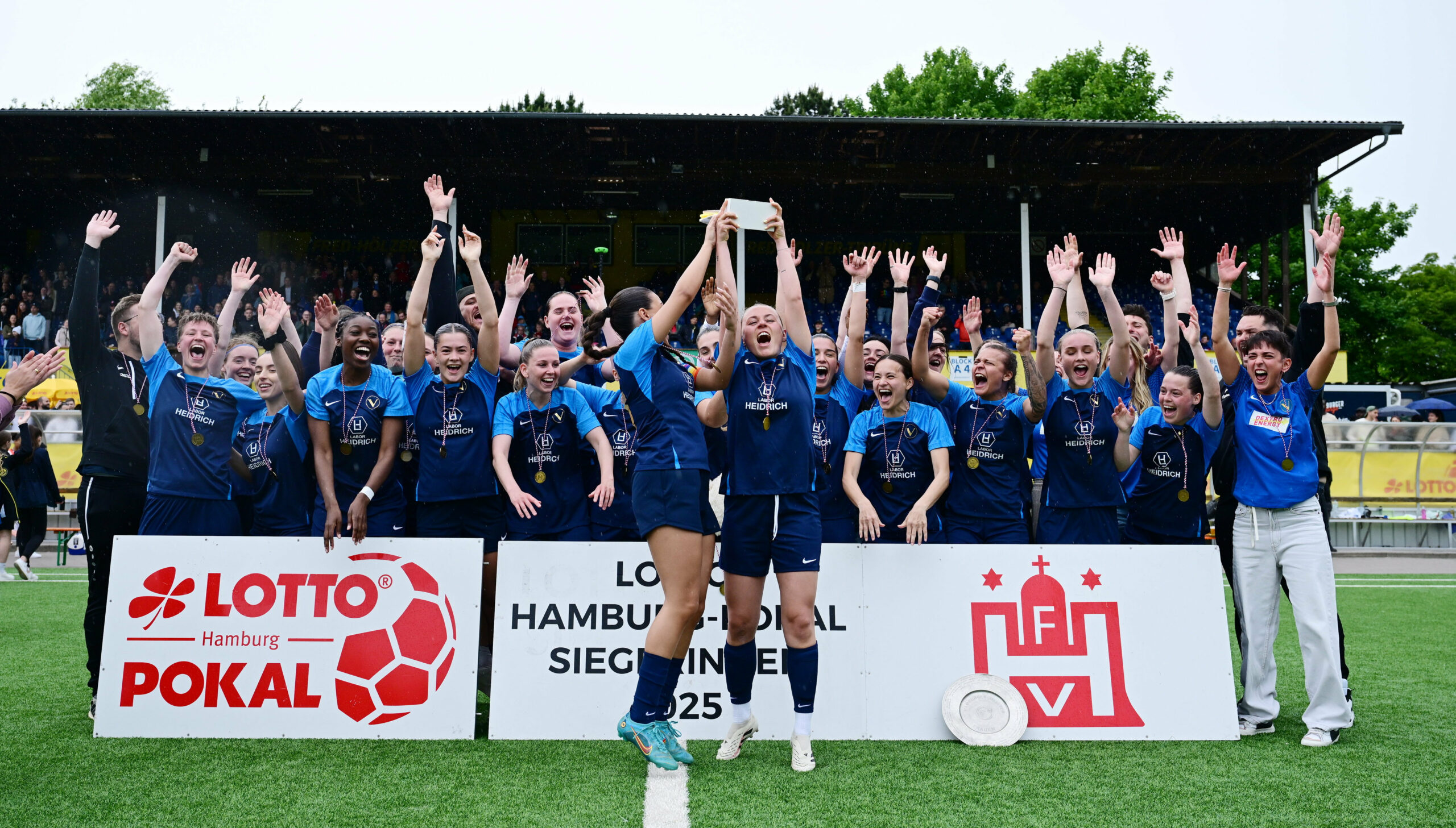 Victoria Hamburg bejubelt den Frauen-Pokalsieg