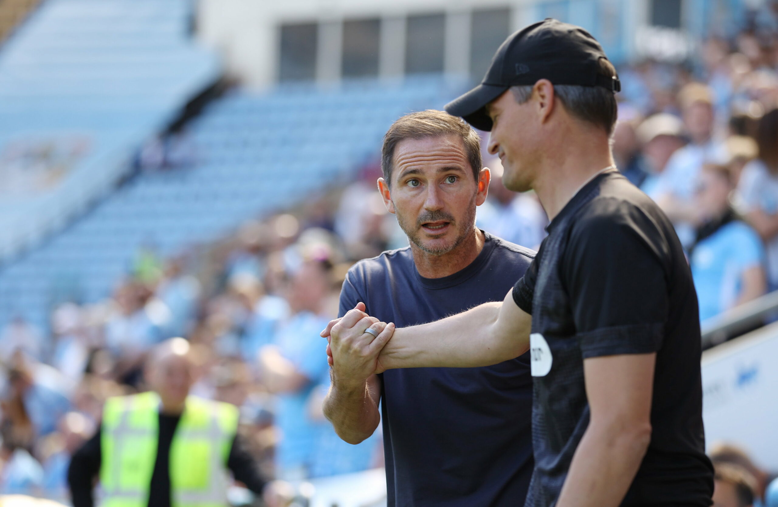 Alexander Blessin beim Shakehands mit Coventry-Coach Frank Lampard