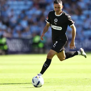 St. Paulis Manolis Saliakas beim Testspiel gegen Coventry City