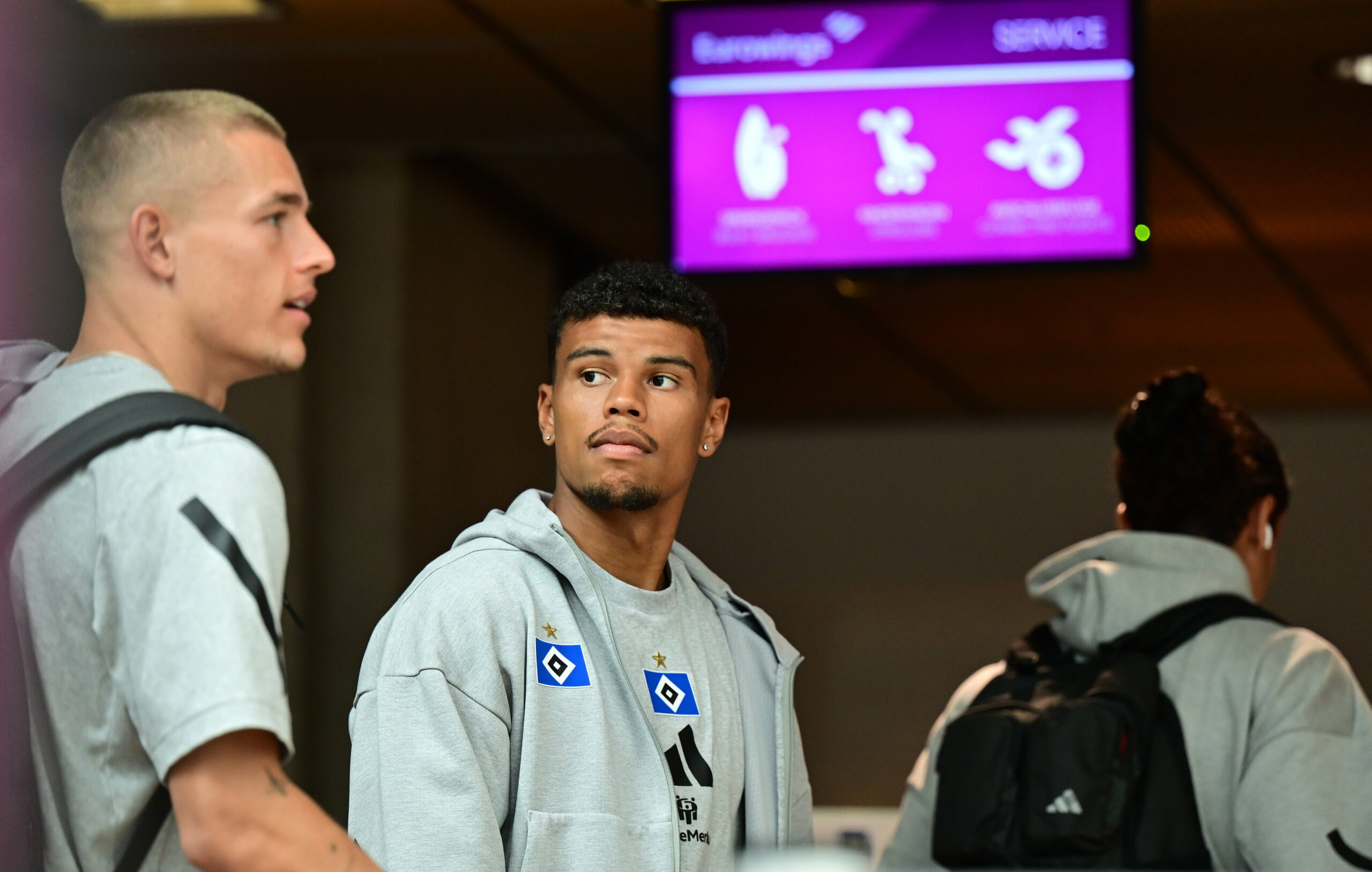 Ransford Königsdörffer beim HSV-Abflug nach Mallorca