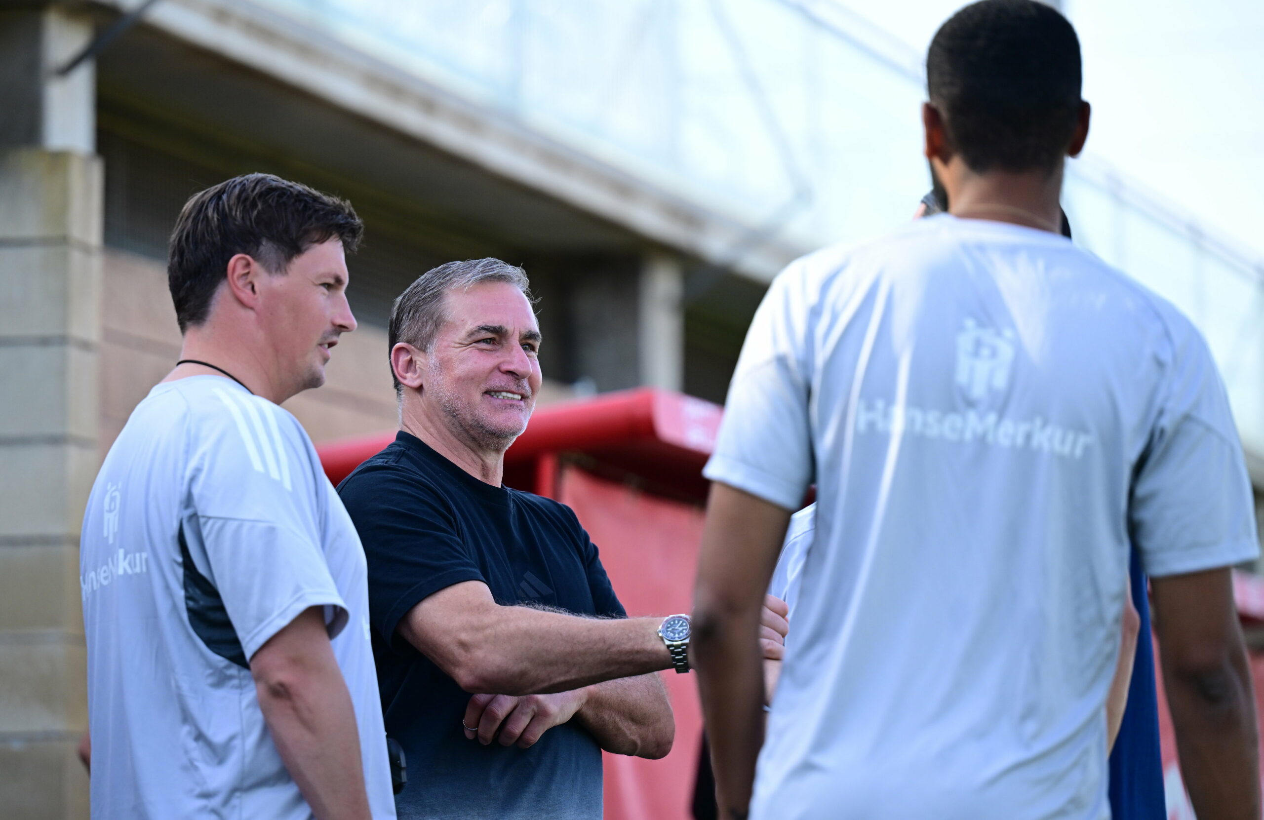 Merlin Polzin und Stefan Kuntz am Trainingsplatz im Gespräch