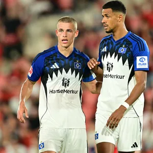 Auf den HSV (hier Robert Glatzel, Miro Muheim und Jonas Meffert/v.l.) wartet am Sonntag der Saisonstart in Gladbach.