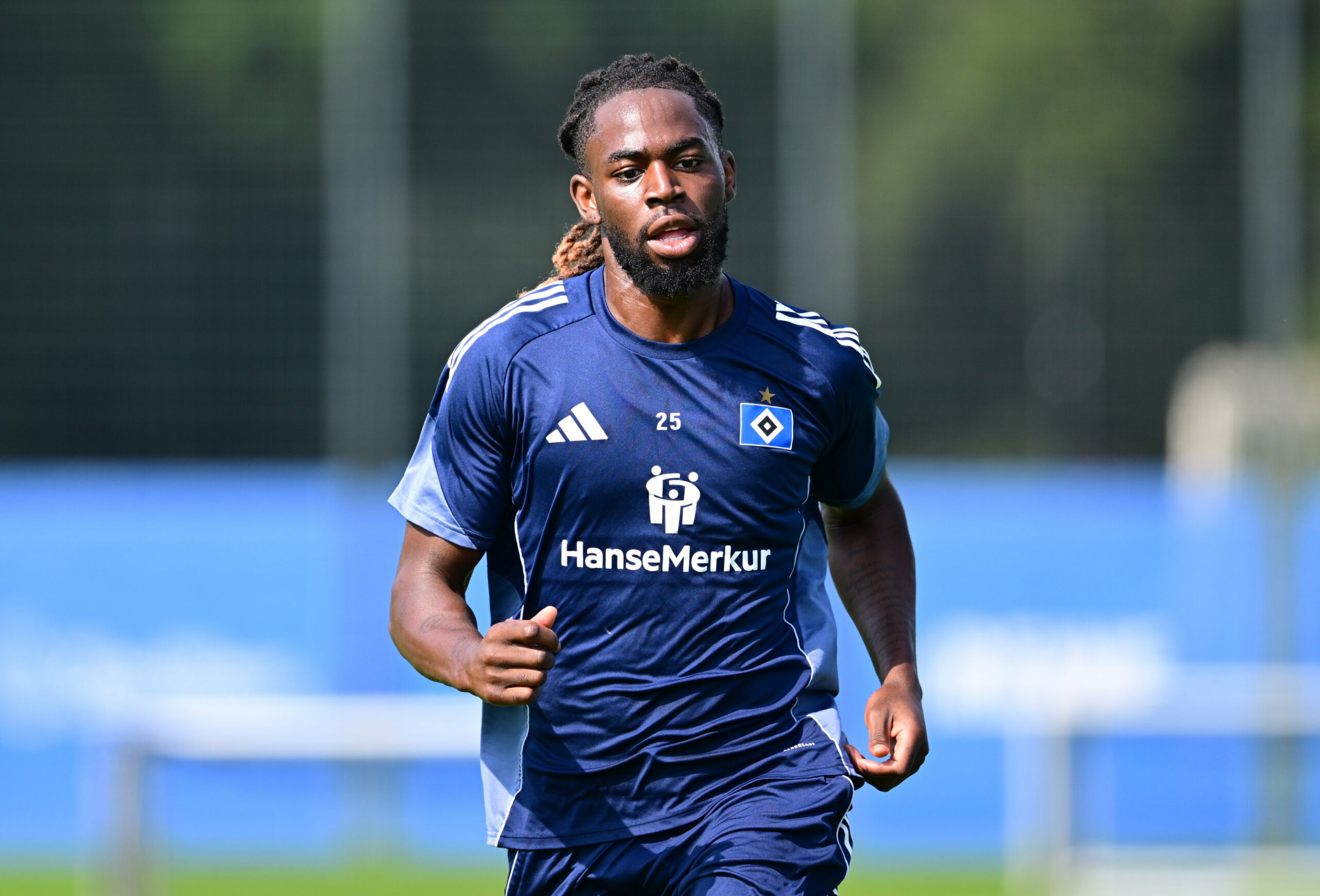 Jordan Torunarigha läuft im HSV-Training