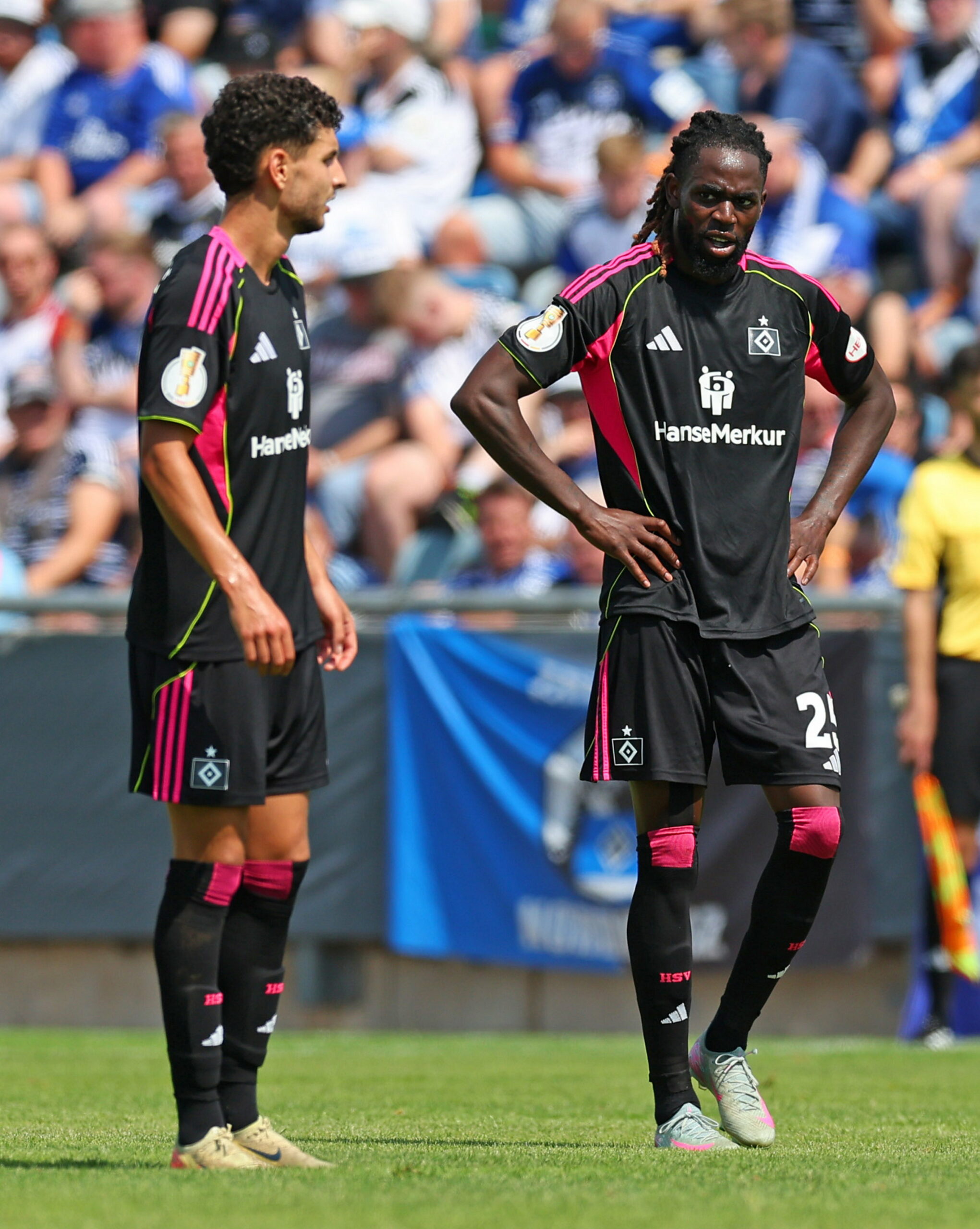 Daniel Elfadli und Jordan Torunarigha in Pirmasens