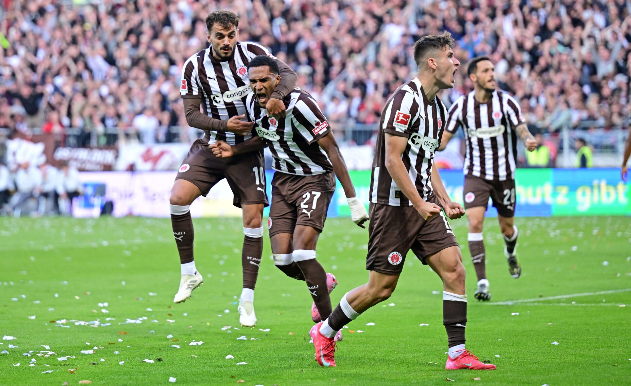 St. Pauli-Jubel nach einem Tor gegen Dortmund