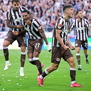 St. Pauli-Jubel nach einem Tor gegen Dortmund