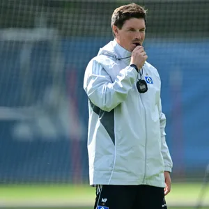 HSV-Trainer Merlin Polzin im Training