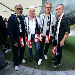 Jimmy Hartwig, „Bubi“ Hönig, Jörg Butt und Thomas Doll am Uwe-Seeler-Fuß