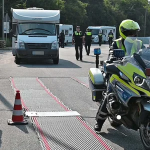 Polizei kontrolliert Wohnmobile und Wohnwagen an der A7 – viele Verstöße festgestellt
