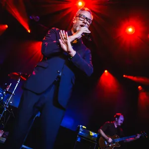 Mit Sakko und Anzughose: Matt Berninger in der Großen Freiheit.
