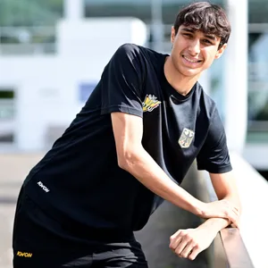 Enis Calik vor der Sporthalle Hamburg