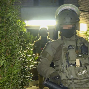 Nach schweren Raub in Billstedt – SEk stürmt mehrere wohnungen in Hamburg und in Barsbüttel