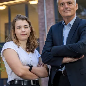 Im Streit um Hamburgs Klima-Zukunft verkörpern sie pro und kontra: Annika Rittmann („Hamburger Zukunftsentscheid”) und Andreas Breitner (VNW).