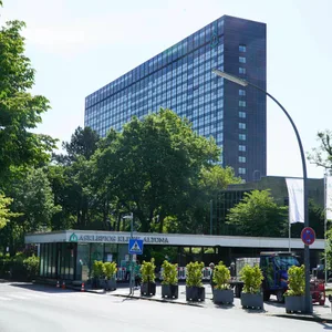 Angeschossener Mann ruft vor Klinik um Hilfe – Polizei sucht Zeugen
