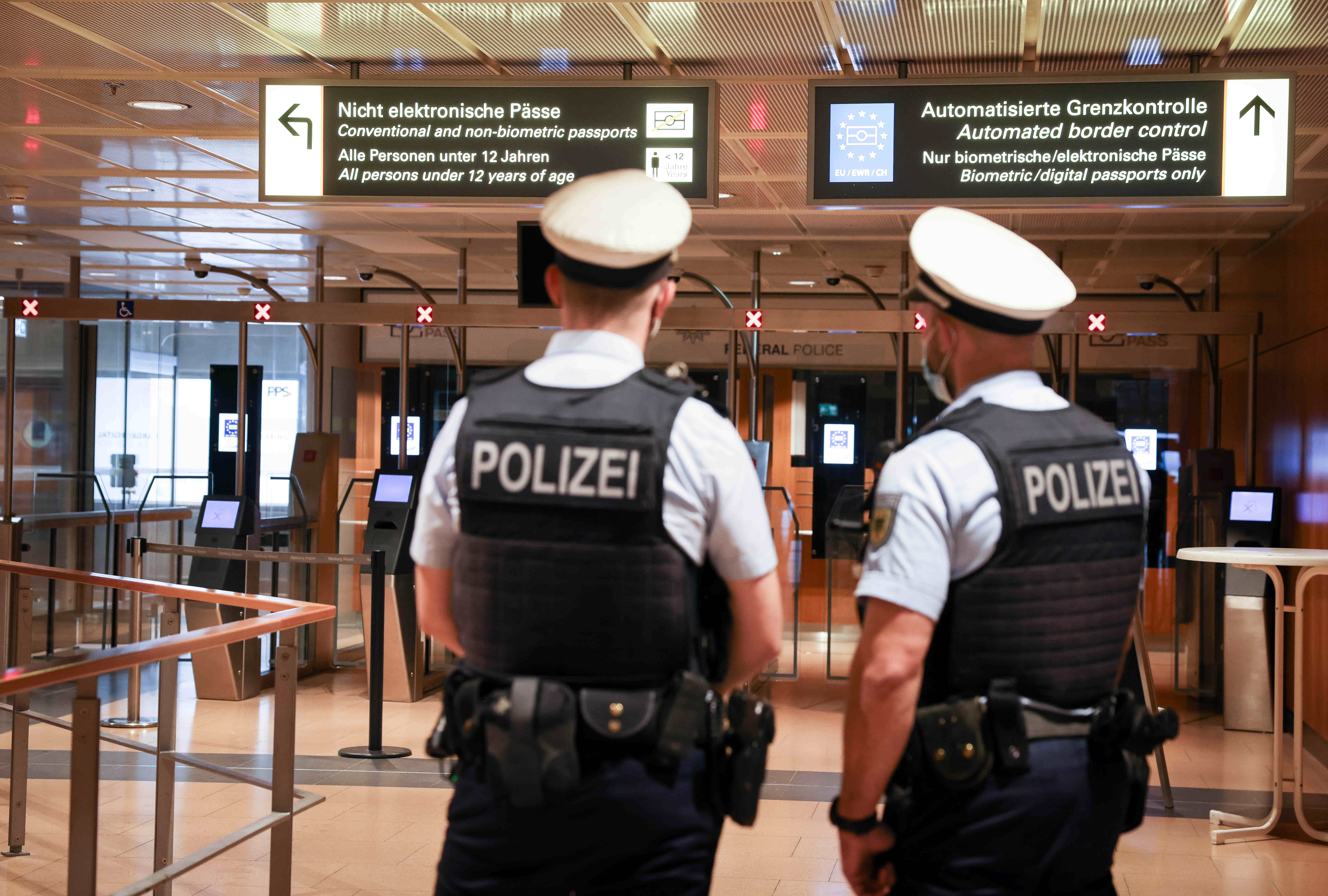 Polizei am Flughafen