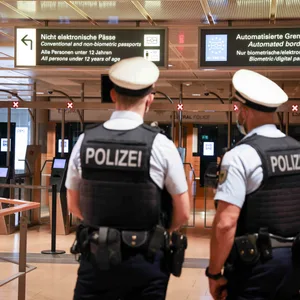 Polizei am Flughafen