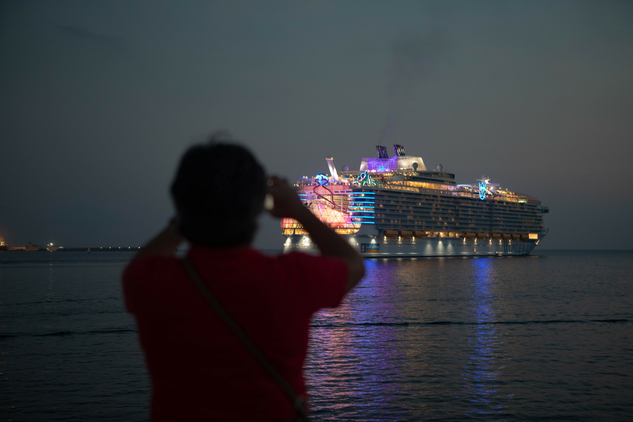 Die „Wonder of the Seas“ – ehemals das größte Passagierschiff der Welt – sticht in See (Archvibild).