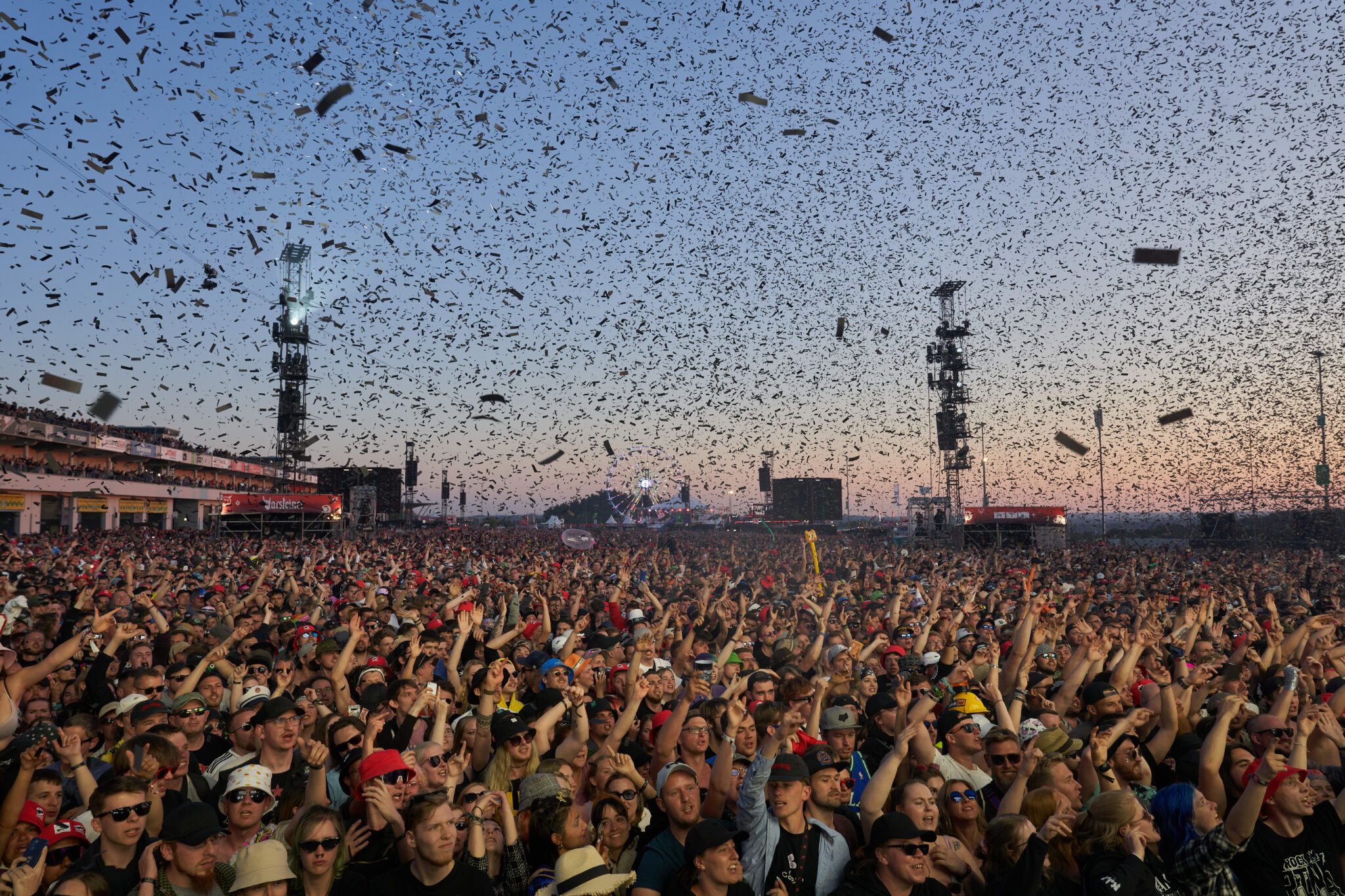 „Rock am Ring“ und „Rock im Park“ locken Jahr für Jahr Zehntausende Musikfans an.