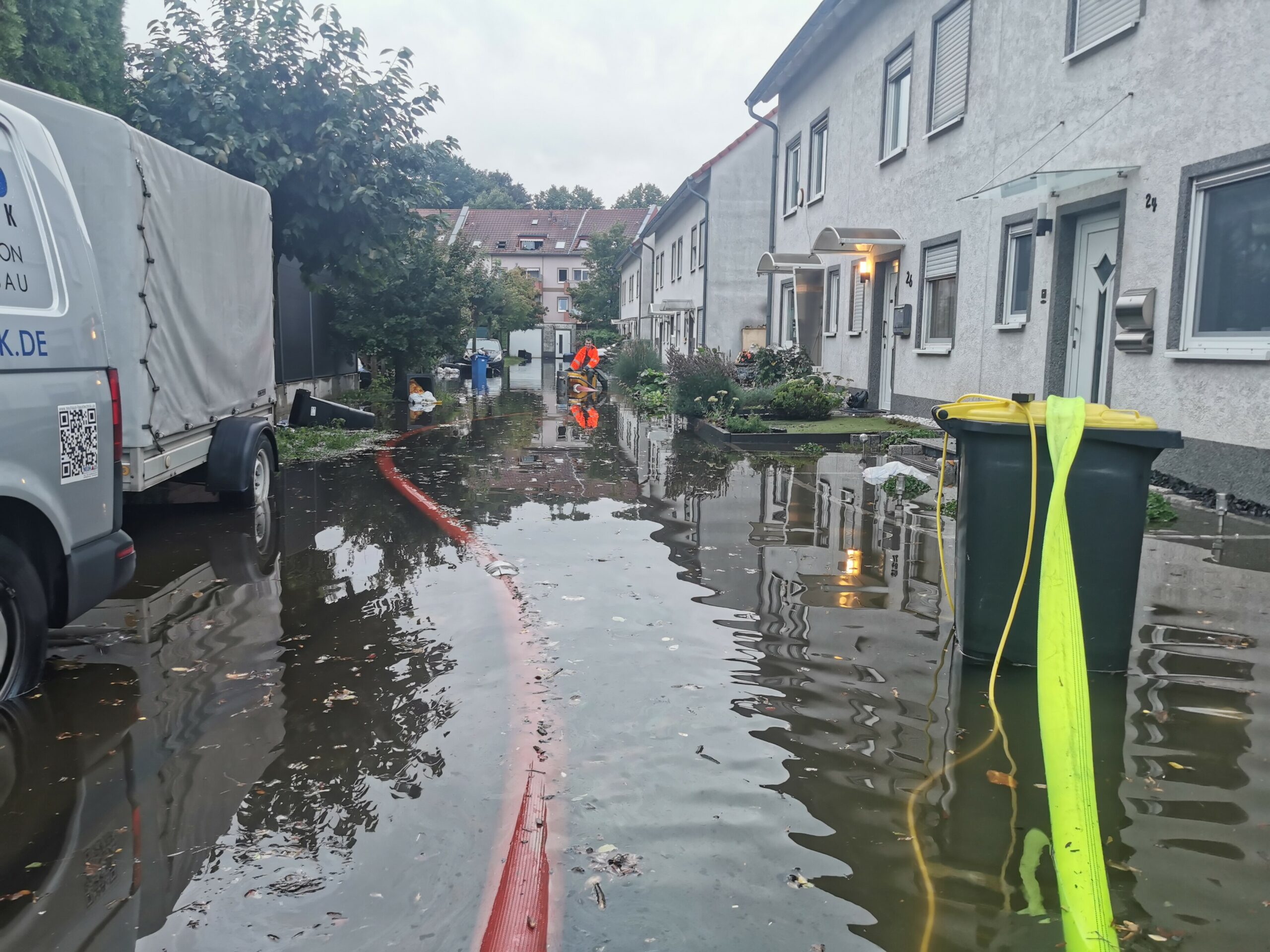 Überflutete Straßen nach einem Unwetter (Symbolfoto).