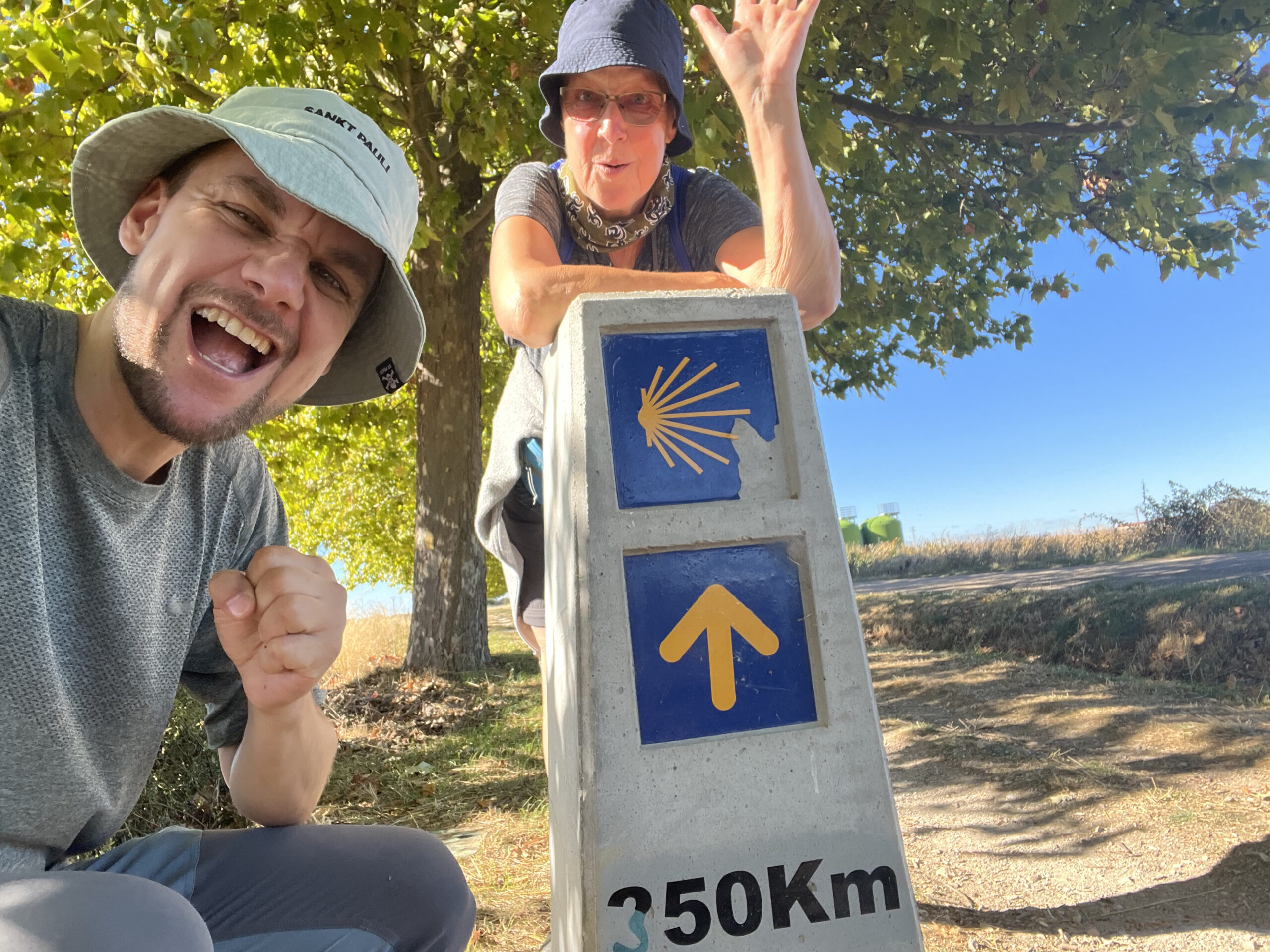Jetzt auch als Podcast zu hören: Tobi Schlegl und seine Mutter auf dem Jakobsweg.