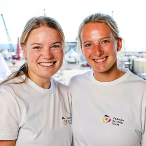 Marla Bergmann und Hanna Wille lächeln in die Kamera