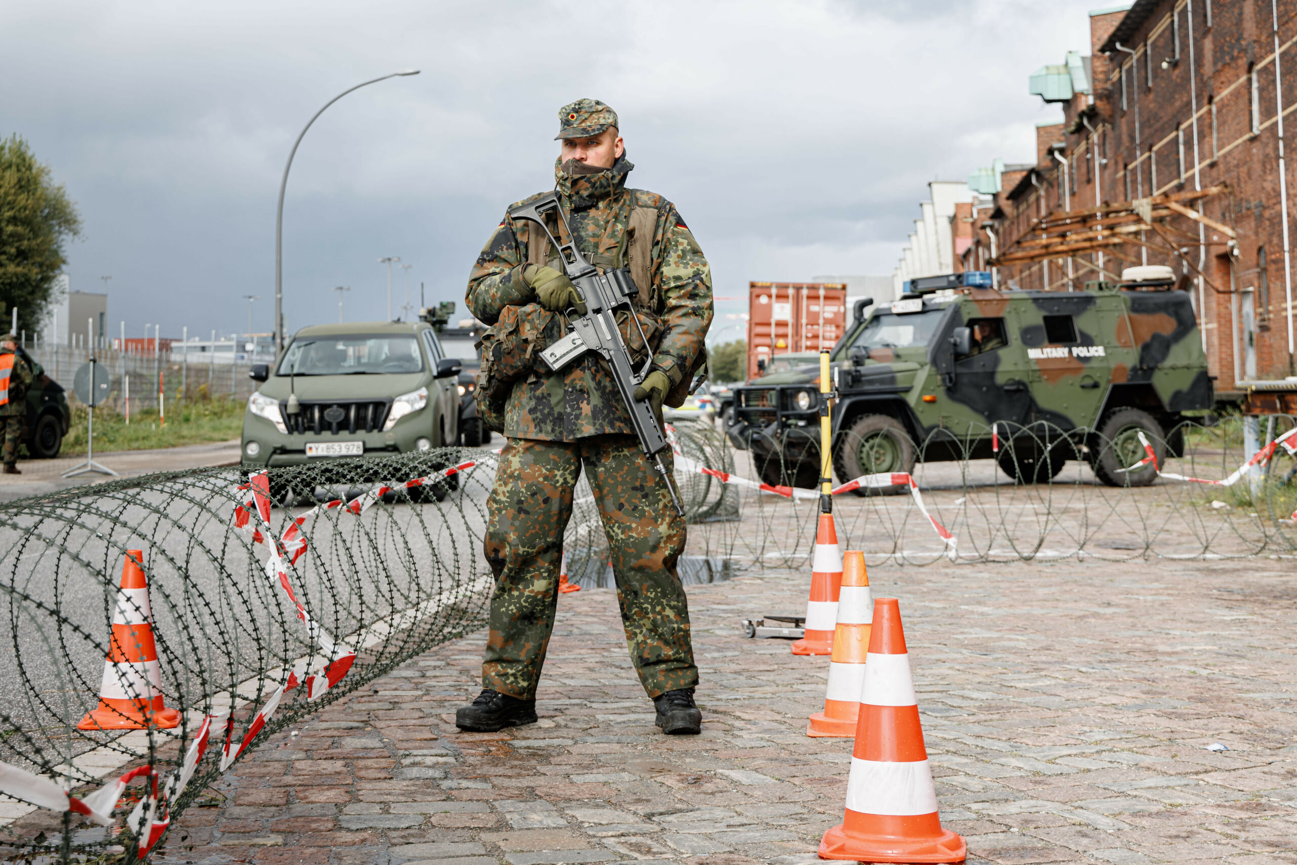 Soldat am Hamburger Hafen
