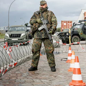 Soldat am Hamburger Hafen