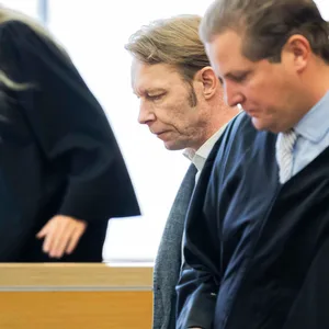 Christian B. mit seinem Verteidiger vor Gericht