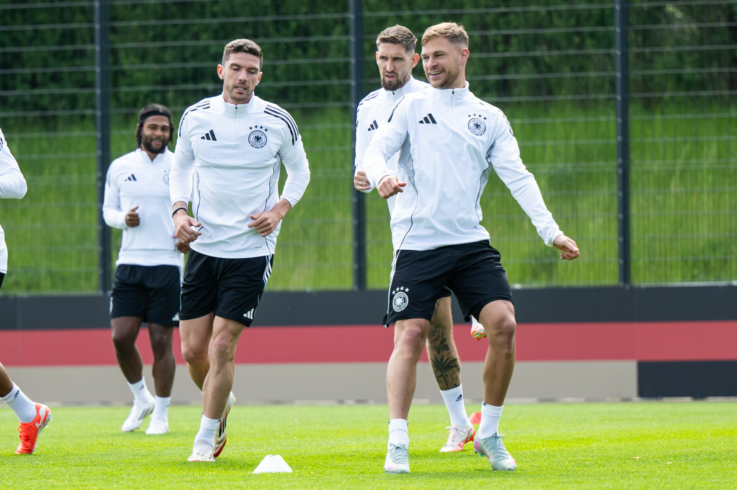 Robin Gosens, Robert Andrich und Joshua Kimmich im DFB-Training