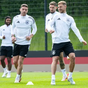 Robin Gosens, Robert Andrich und Joshua Kimmich im DFB-Training