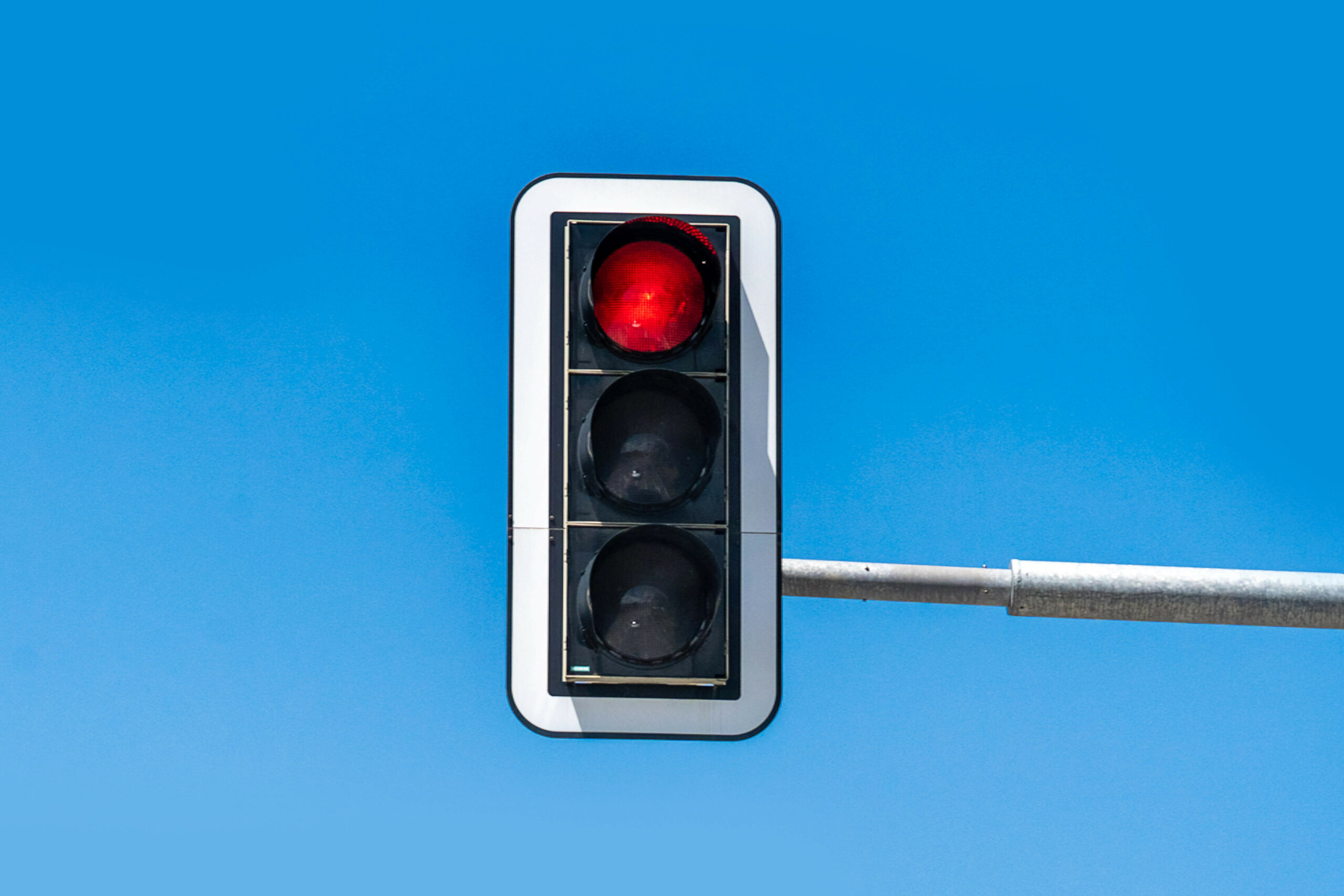 Eine rote Ampel.