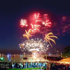 Feuerwerk am Abend am Steinhuder Meer nahe Hannover