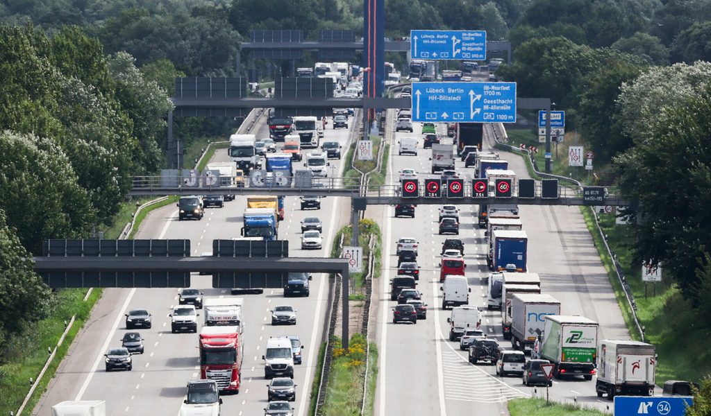Auf-Umwegen-zur-Ostsee-XXL-Vollsperrung-der-A1-in-Hamburg