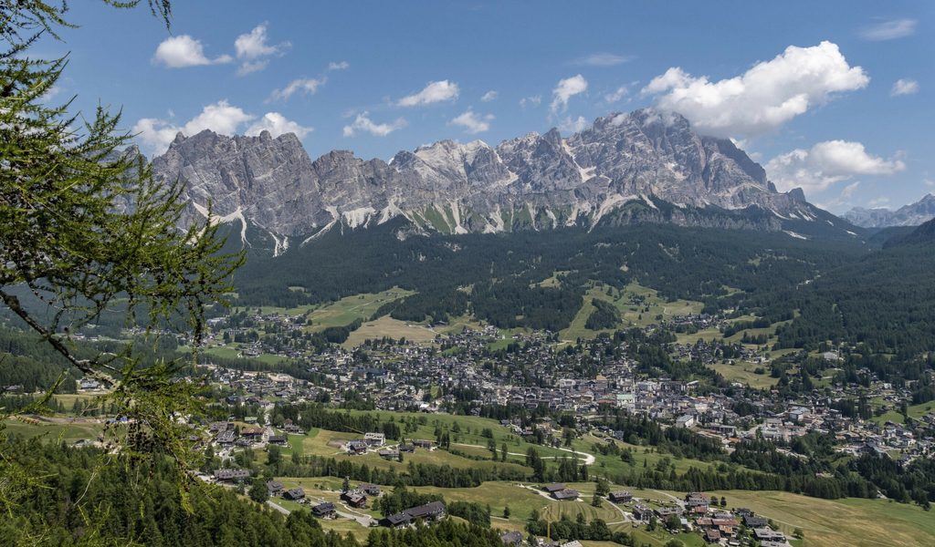 Deutscher-Urlauber-st-rzt-80-Meter-in-die-Tiefe-und-stirbt