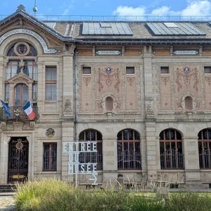 Das Porzellanmuseum Adrien Dubouche in Südfrankreich von außen