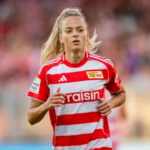 Jenny Hipp im Trikot von Union Berlin