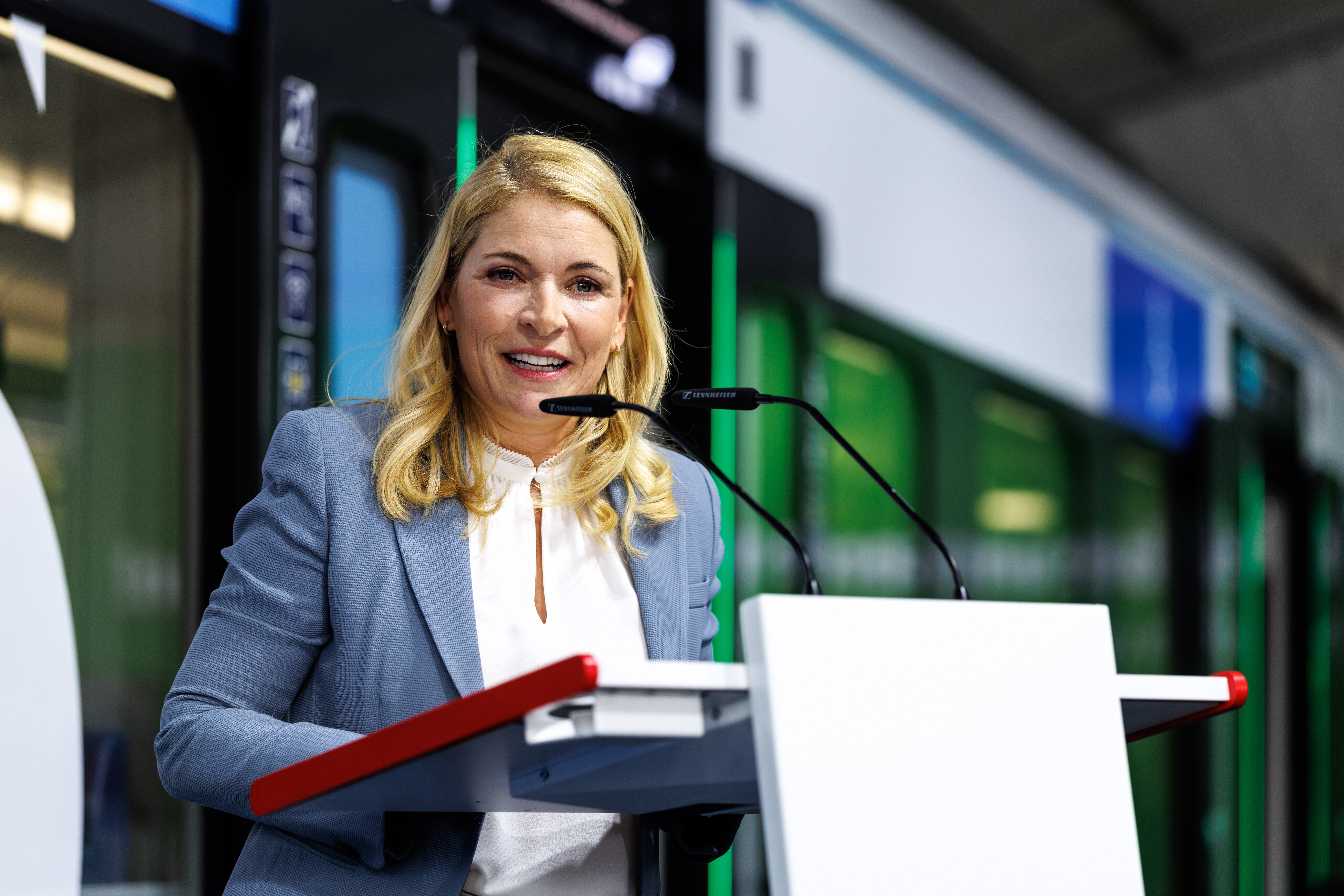 Evelyn Palla, Vorständin Regionalverkehr der Deutschen Bahn AG.