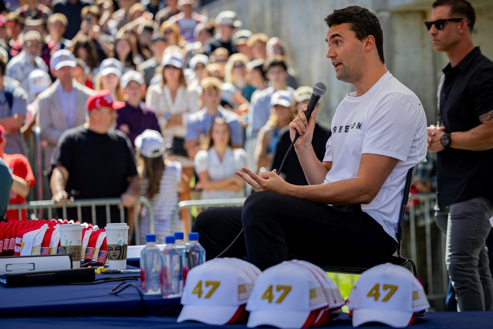Charlie Kirk während seiner Rede an der Universität, kurz bevor er angeschossen wurde.