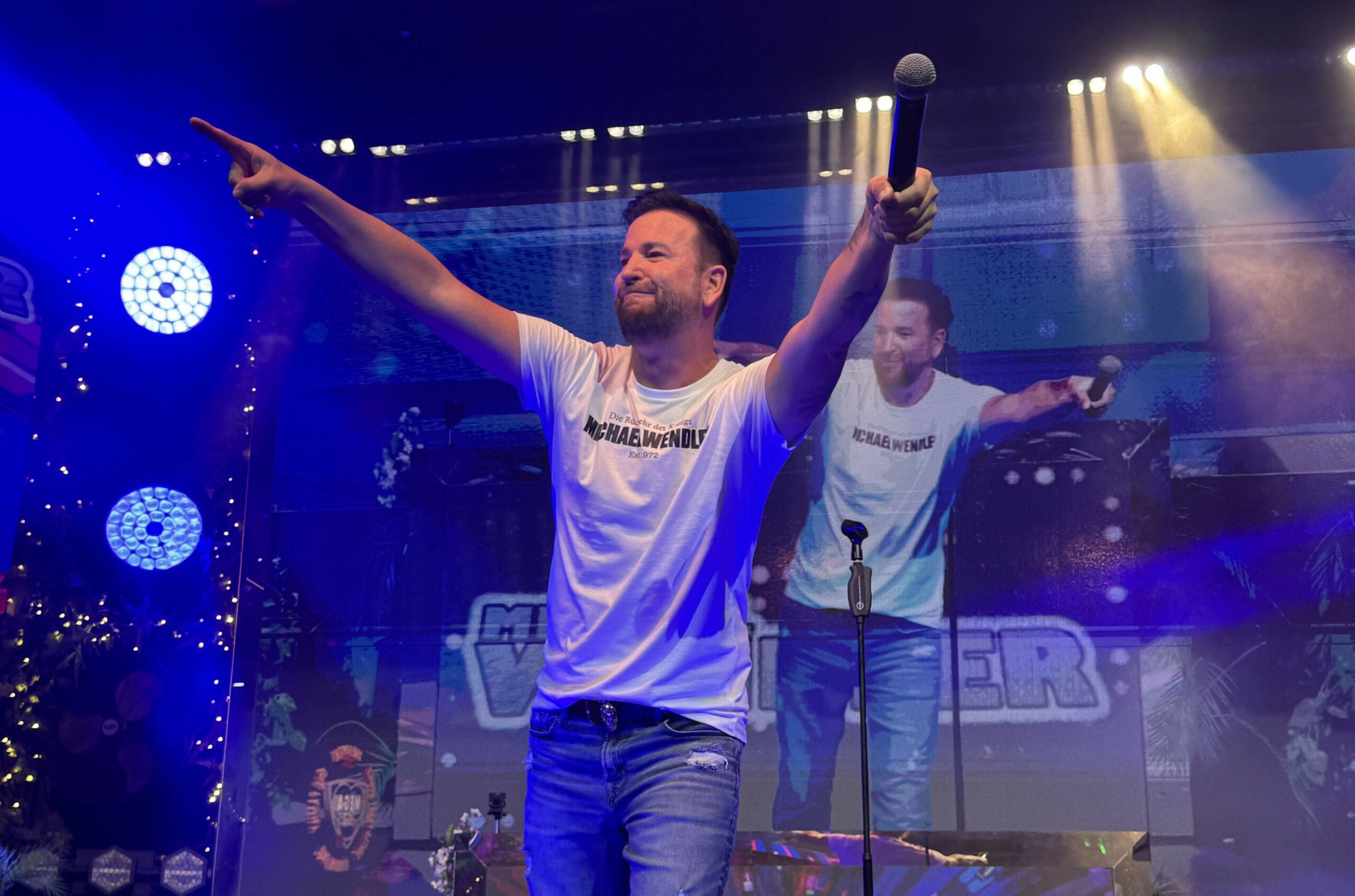Michael Wendler auf der Bühne vom „Megapark“