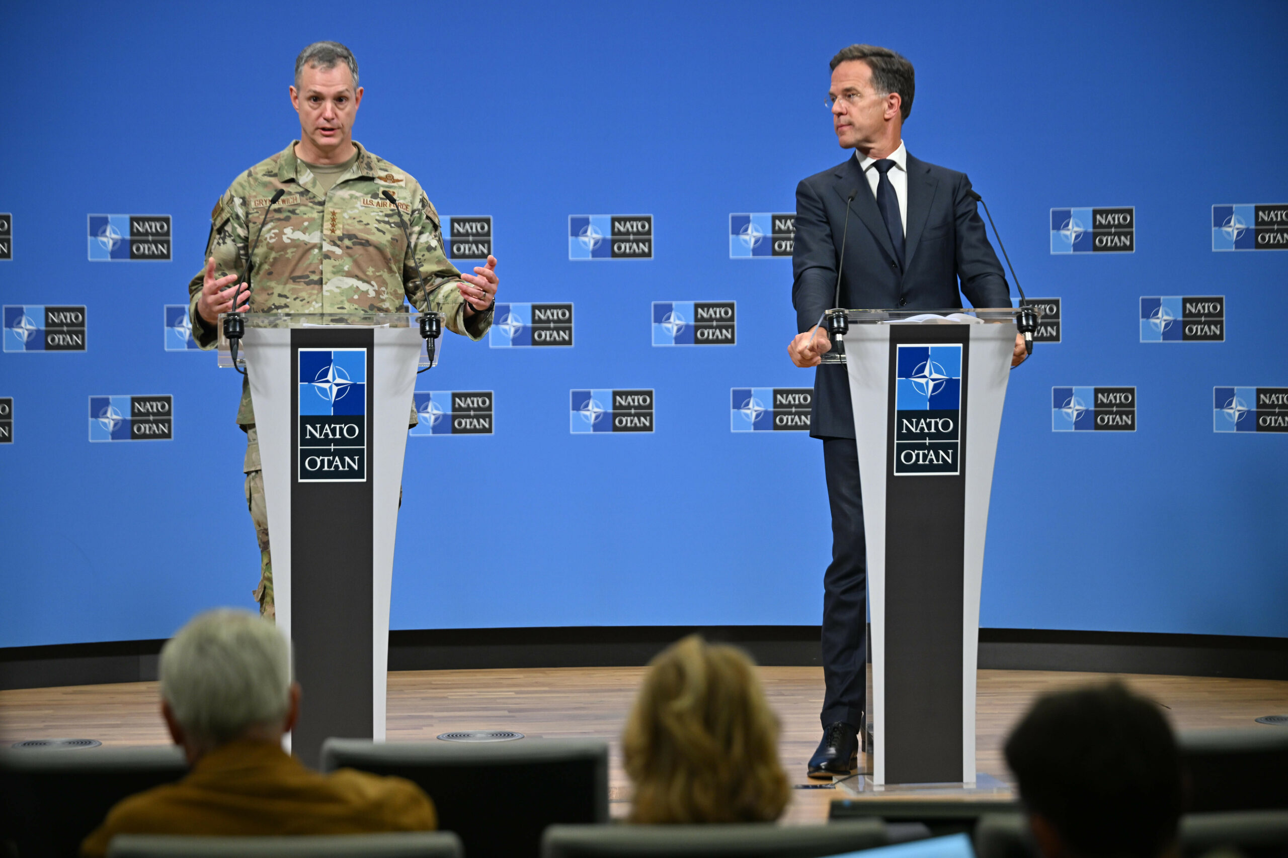 Alexus Grynkewich (l), Oberbefehlshaber der alliierten Streitkräfte in Europa, und Nato-Generalsekretär Mark Rutte.
