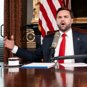 Vizepräsident J.D. Vance moderiert eine Folge der „Charlie Kirk Show“ im Weißen Haus nach der Ermordung des Namensgebers der Sendung.