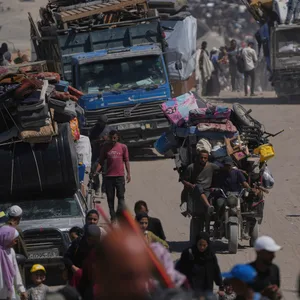 Vertriebene Palästinenser fliehen aus der Stadt Gaza.