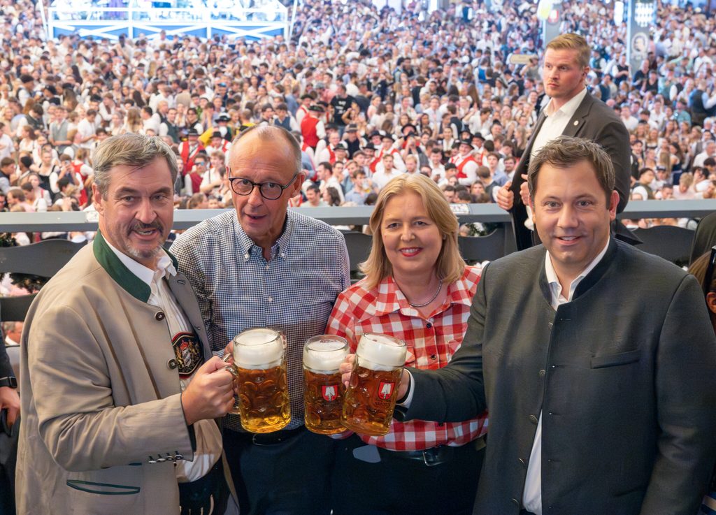 Von links nach rechts: Bundeskanzler Markus Söder (CSU), Friedrich Merz (CDU), Bärbel Bas (SPD) und Lars Klingbeil (SPD).