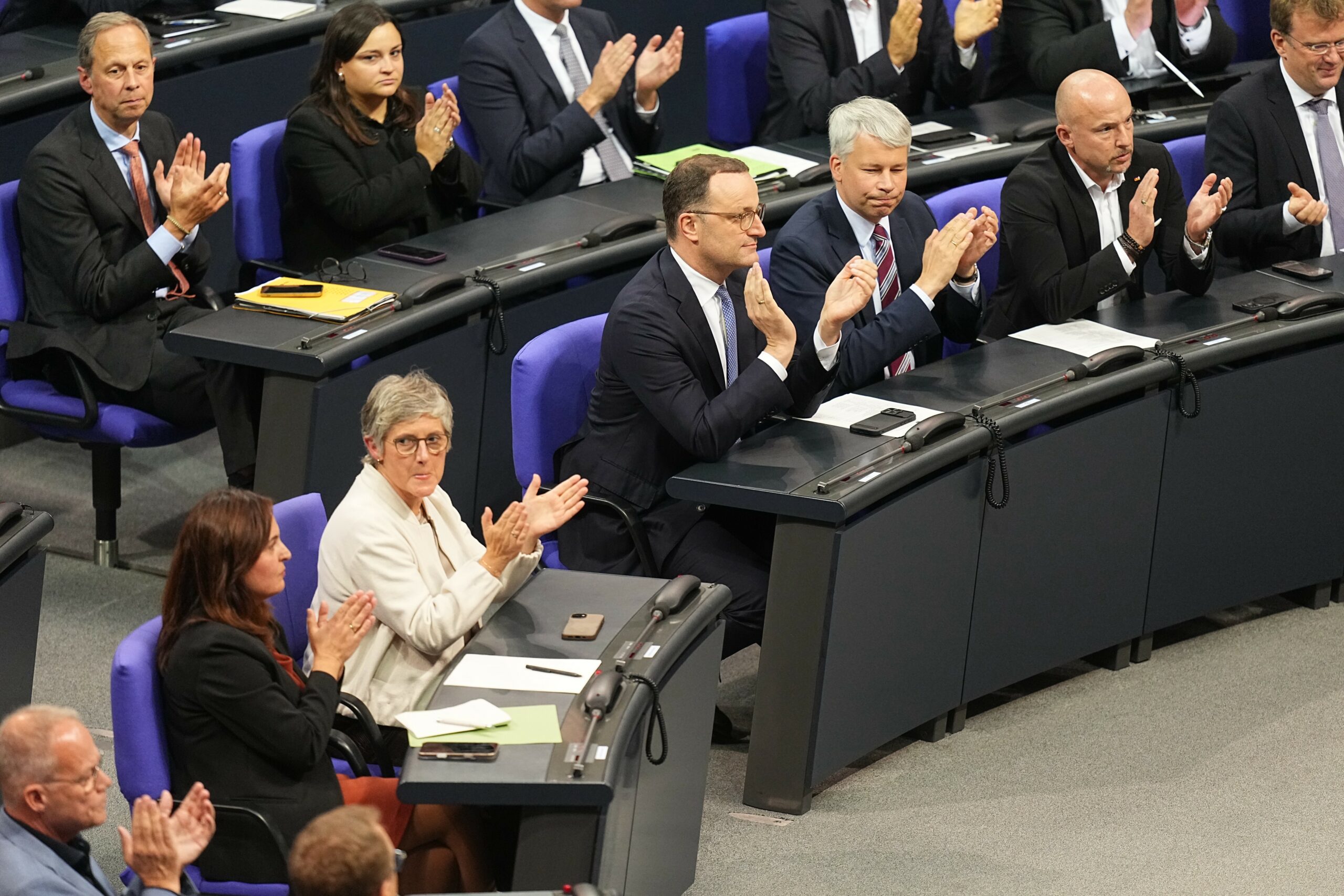 Applaus bei den Fraktionsspitzen von Grünen und Union nach der Wahl der neuen Richter für das Bundesverfassungsgericht.