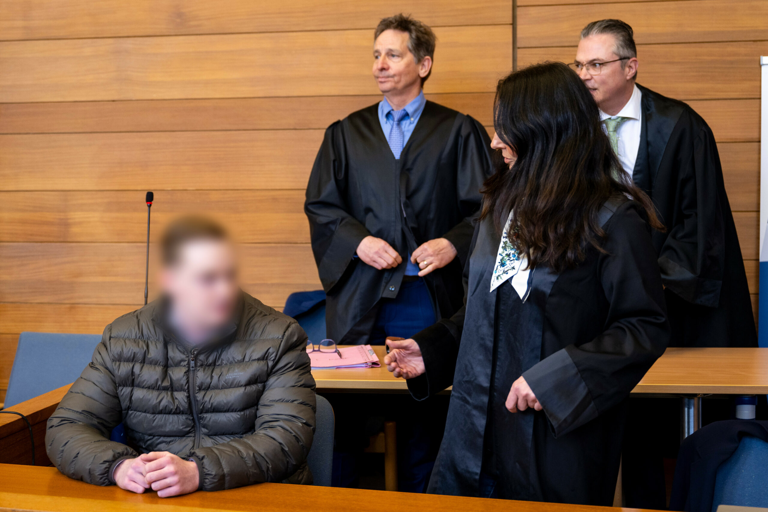 Der Angeklagte (l.) im Prozess um den Tod der Studentin Hanna