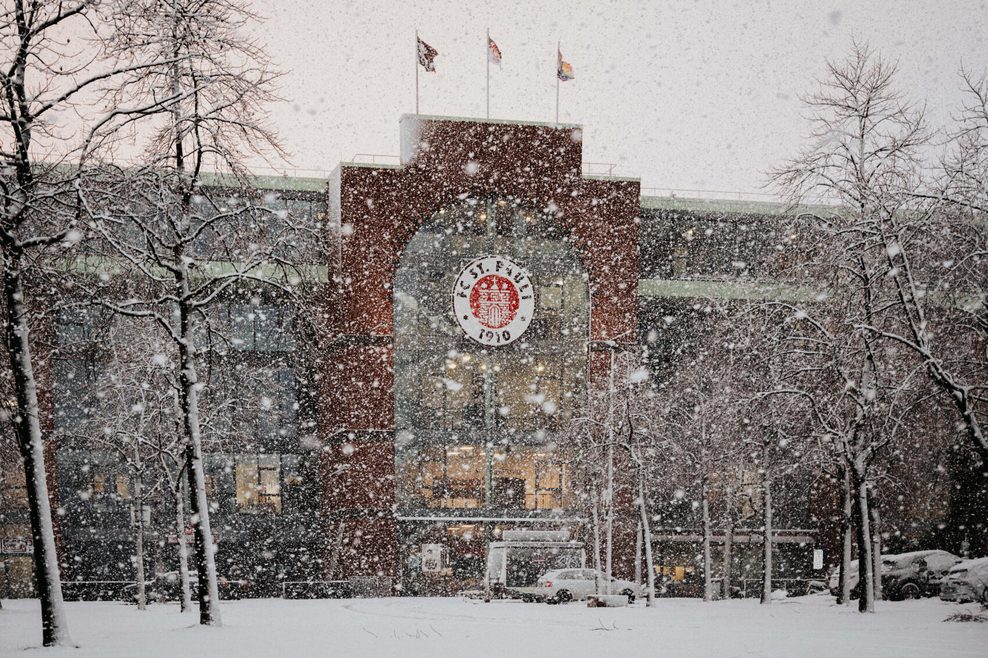 Schnee am Millerntor-Stadion