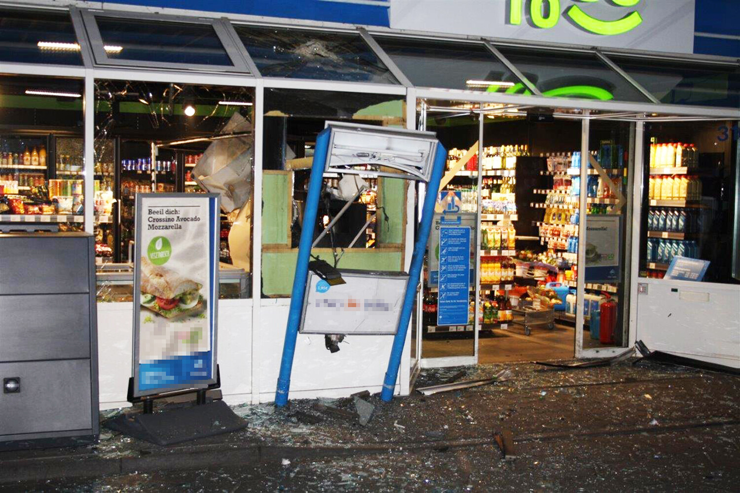Geldautomat an Tankstelle gesprengt