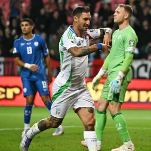 Israels Keeper Daniel Peretz gegen Italien